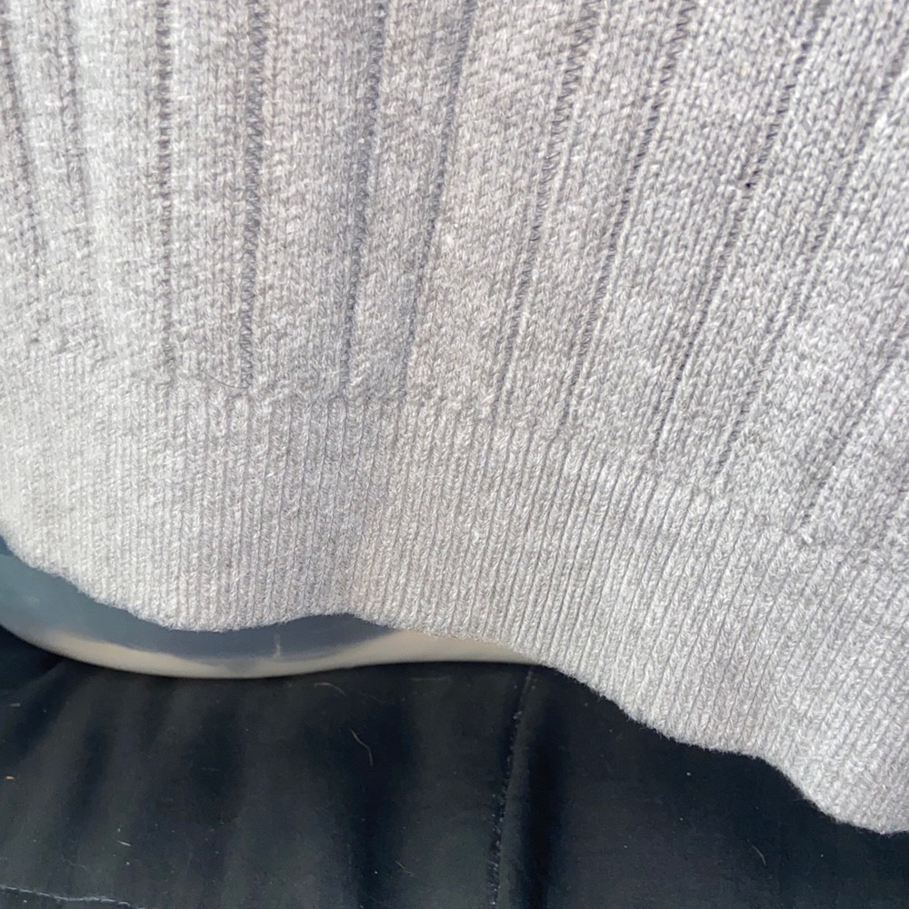 Hollister Gray Cable Knit Crewneck Sweater with Red Logo - Picture 8 of 8